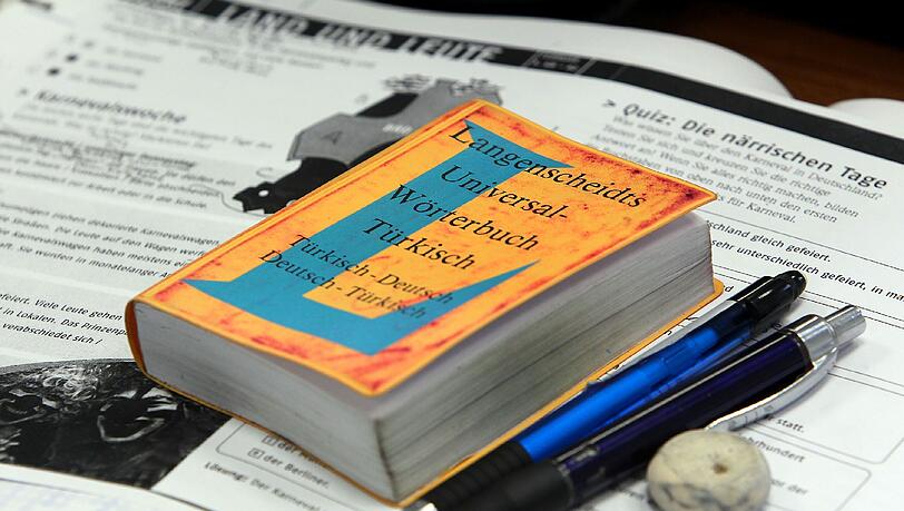 Die Sprache lernen und gleichzeitig die Szene kennenlernen - mit dem Kurs von Sub und LeTRa geht genau das (Symbolbild). Die Sprache lernen und gleichzeitig die Szene kennenlernen - mit dem Kurs von Sub und LeTRa geht genau das (Symbolbild).