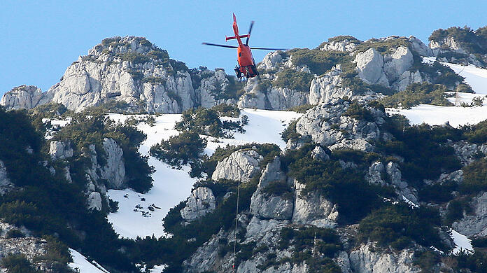 Die Bergwacht rettet – wie hier bei Bad Reichenhall – aus gefährlichen Situationen.