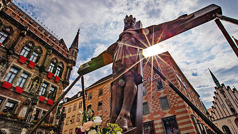 Am Donnerstag wird wieder Fronleichnam gefeiert - auch in München. Um 9 Uhr wird Kardinal Reinhard Marx am Marienplatz einen Gottesdienst halten. Danach zieht die Prozession durch die Stadt. Mit dabei ist die Monstranz. In diesem Gefäß wird die geweihte Hostie aufbewahrt.