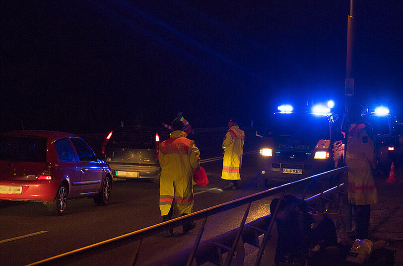 Chaotische Zustände auf der A8 von Salzburg Richtung München. An der Grenze bilden sich lange Staus.