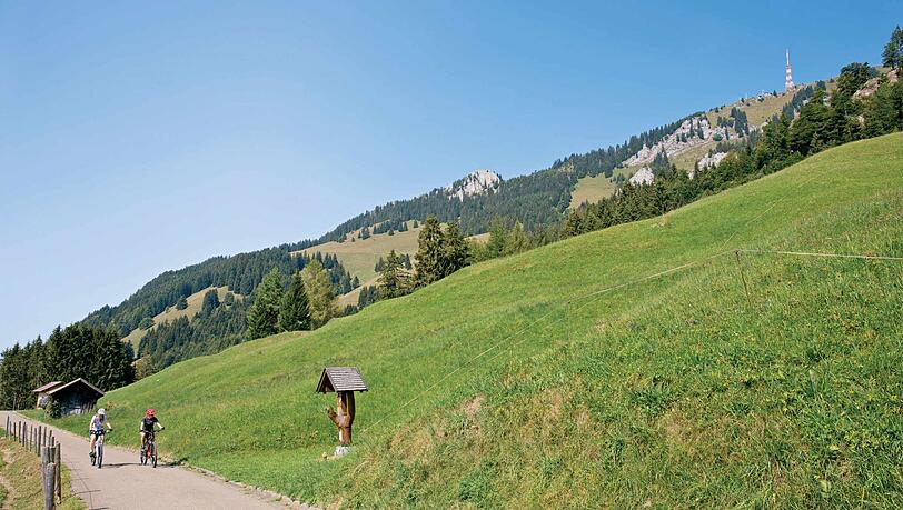 Nach dem Berggasthof Alpenblick werden die Südhänge des Grünten gequert. Nach dem Berggasthof Alpenblick werden die Südhänge des Grünten gequert.