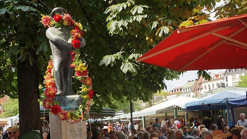 Beim Brunnenfest am Viktualienmarkt