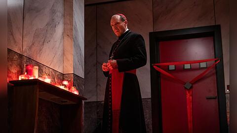 Ralph Fiennes verkörpert in "Konklave" Kardinal Lawrence.