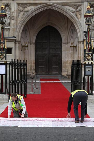 Die ersten Gäste treffen in der Westminster Abbey ein. In wenig Stunden wird Kate Middleton hier zur Duchess of Cambridge.