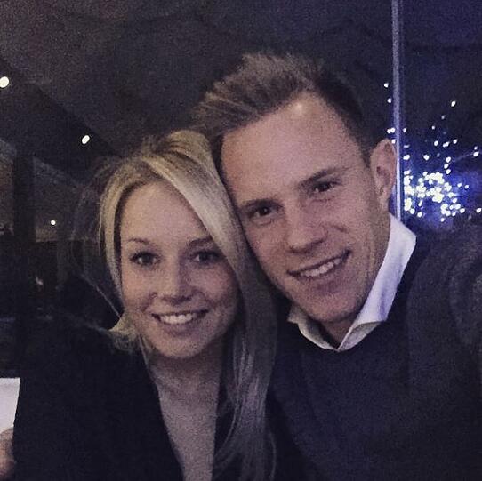Barcelona-Keeper Marc-Andre ter Stegen mit seiner hübschen Daniela.