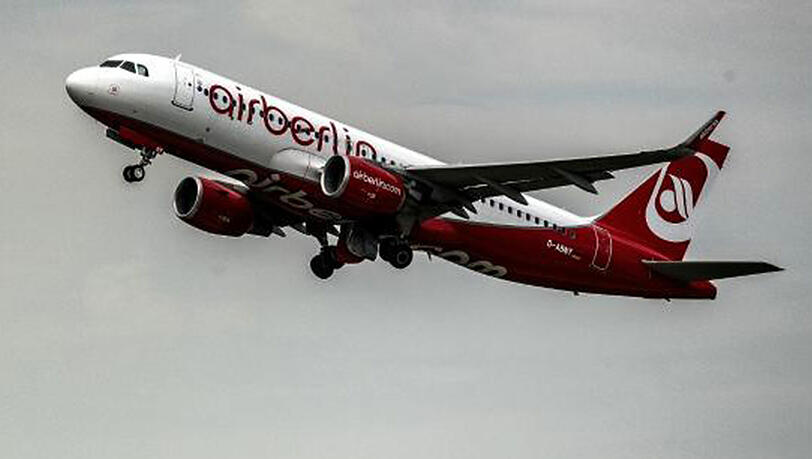 Die insolvente Fluggesellschaft Airberlin soll an mehrere Käufer gehen, mit denen derzeit verhandelt wird. Die insolvente Fluggesellschaft Airberlin soll an mehrere Käufer gehen, mit denen derzeit verhandelt wird.