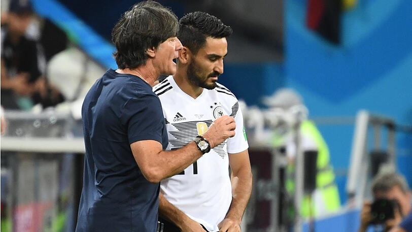 ILKAY GÜNDOGAN, Note 4:
Bei Manchester City tritt er viel selbstbewusster auf. Die Erdogan-Affäre und Pfiffe beim Test in Leverkusen haben ihn verunsichert. Gegen Schweden ordentlich.
