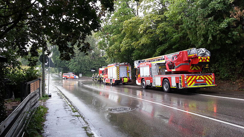 Der Lkw-Fahrer hatte die Höhe seines Gefährts falsch eingeschätzt.
