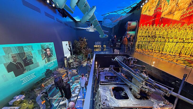 Mit Ausstellungen zum Angriffskrieg gegen die Ukraine will Russlands Machtapparat auch Akzeptanz schaffen f&uuml;r die Soldaten, die wieder in die Gesellschaft zur&uuml;ckkehren.