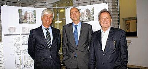 Vor dem Siegerentwurf für die künfige Bebauung des Rodenstock-Geländes: (v. re.) Michael Kleer, Albert Hofmann und Manfred Ortner.