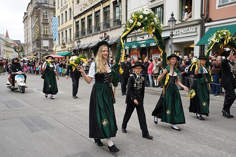 Weitere Bilder vom Trachtenumzug.
