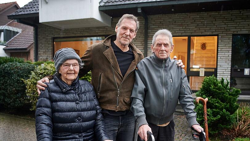 Zurück in seiner Heimat Recklinghausen: Ralf Moeller kümmert sich aktuell um seine Eltern Helmut (91) und Ursula (84, kl. Bild). Zurück in seiner Heimat Recklinghausen: Ralf Moeller kümmert sich aktuell um seine Eltern Helmut (91) und Ursula (84, kl. Bild).