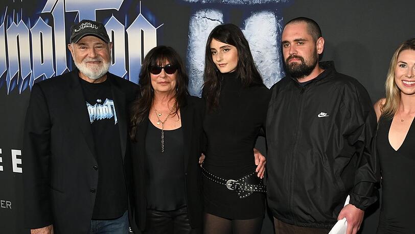 Rob und Michelle Reiner (l.) mit Tochter Romy und dem mordverdächtigen Sohn Nick. Rob und Michelle Reiner (l.) mit Tochter Romy und dem mordverdächtigen Sohn Nick.