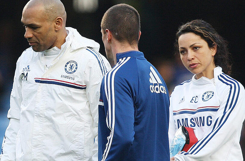 Bild aus der vergangenen Saison: Chelseas Teamärztin Eva Carneiro (rechts) mit Angreifer Fernando Torres (Mitte) und Co-Trainer Jose Morais.