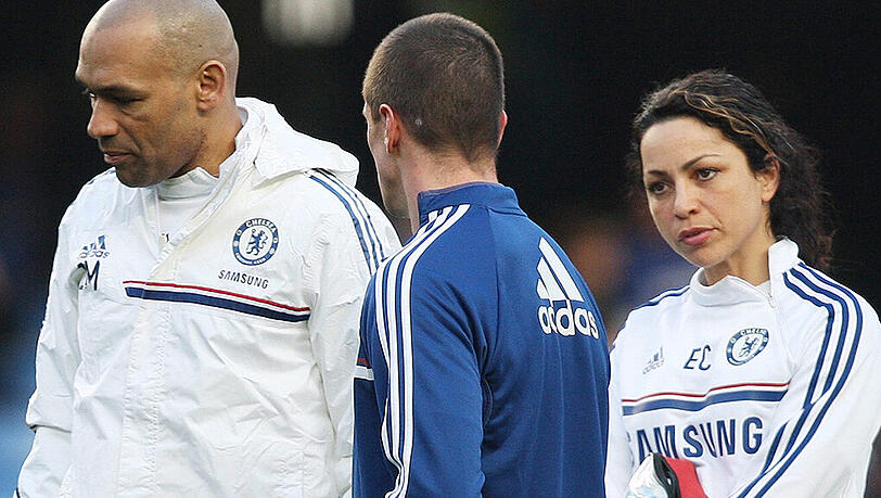 Bild aus der vergangenen Saison: Chelseas Teamärztin Eva Carneiro (rechts) mit Angreifer Fernando Torres (Mitte) und Co-Trainer Jose Morais. Bild aus der vergangenen Saison: Chelseas Teamärztin Eva Carneiro (rechts) mit Angreifer Fernando Torres (Mitte) und Co-Trainer Jose Morais.