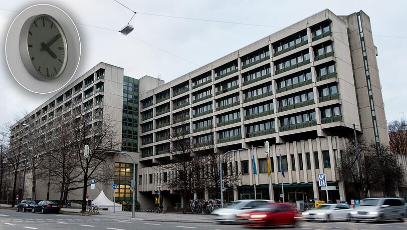 Im Strafjustizzentrum bleiben am Montag die Lichter aus - auch die Uhren gingen aus. Im Strafjustizzentrum bleiben am Montag die Lichter aus - auch die Uhren gingen aus.