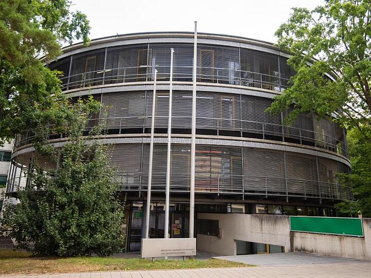 Bayerisches Landesamt für Gesundheit und Lebensmittelsicherheit. Foto: Nicolas Armer/dpa/Archivbild
