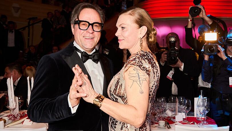 Die Tanzfläche gehörte nur ihnen: Jan Josef Liefers und Anna Loos beim Deutschen Filmball in München. Die Tanzfläche gehörte nur ihnen: Jan Josef Liefers und Anna Loos beim Deutschen Filmball in München.