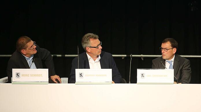Archivfoto von der 1860-Mitgliederversammlung 2015: Vizepräsident Heinz Schmidt, Präsident Sigi Schneider und Vizepräsident Karl-Christian Bay.