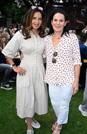 Ladys in White: Unternehmerin Clarissa Käfer und Society-Lady Iris Salzberg