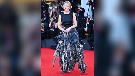 Cate Blanchett zeigte sich in Venedig in einem extravaganten Outfit von Maison Margiela.