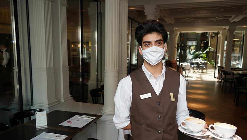 Ciro Soria (16) macht seit 12 Monaten eine Ausbildung im Café Luitpold. Ciro Soria (16) macht seit 12 Monaten eine Ausbildung im Café Luitpold.