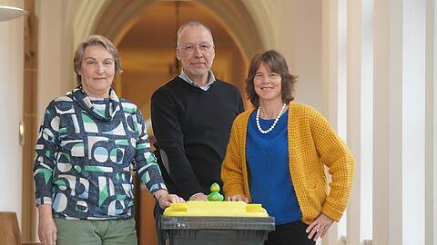 Dagmar Mosch (v.l.), Christian Smolka und Sibylle Stöhr möchten München mit Wertstofftonnen versorgen. Dann können die Bürger ihren Verpackungsmüll direkt daheim entsorgen.