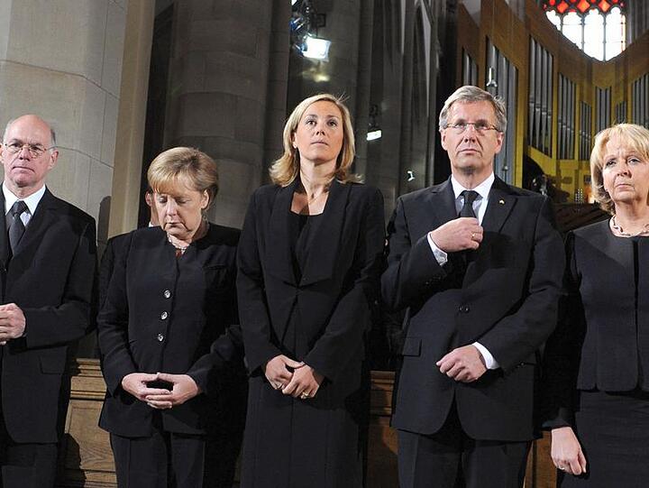 Bei der Trauerfeier: Bundestagspräsident Lammert, Kanzlerin Merkel und Bundespräsident Wulff