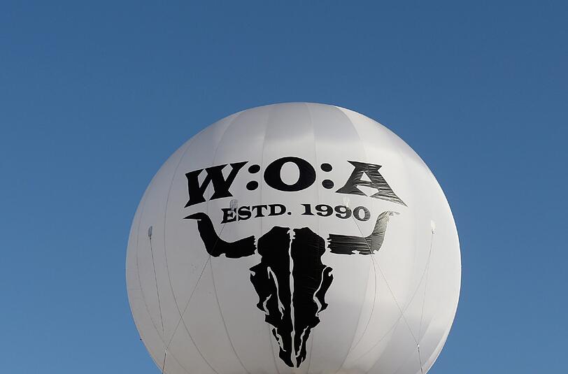 Das Open-Air-Festival Wacken startet offiziell am Donnerstag. In der Nacht zum Donnerstag starb ein 19-Jähriger bei einem Verkehrsunfall.