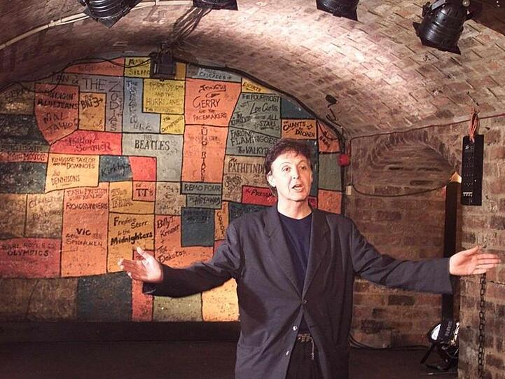 Ex-Beatle Sir Paul McCartney 36 Jahre nach dem Beatles-Auftritt im Cavern Club.