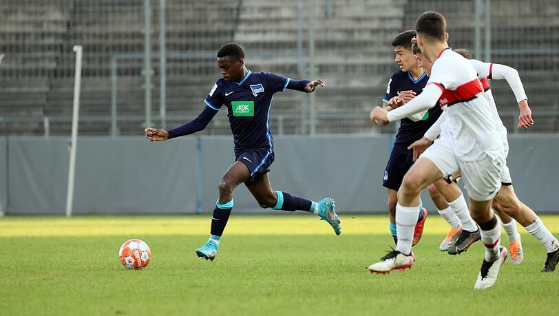Bayerns jüngste Errungenschaft: Noel Aseko Nkili (16).