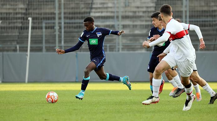 Bayerns jüngste Errungenschaft: Noel Aseko Nkili (16).