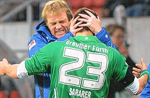 &bdquo;Ich glaube nicht, dass er abhebt&ldquo;, sagt Trainer Mike Büskens über Sercan Sararer &ndash; und trägt seinen Teil dazu bei.