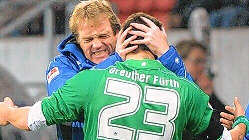 „Ich glaube nicht, dass er abhebt“, sagt Trainer Mike Büskens über Sercan Sararer – und trägt seinen Teil dazu bei. „Ich glaube nicht, dass er abhebt“, sagt Trainer Mike Büskens über Sercan Sararer – und trägt seinen Teil dazu bei.