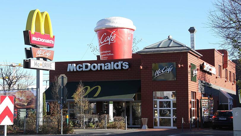 Vor diesem Fastfood-Restaurant in der Au ist der Jugendliche angegriffen und niedergestochen worden Vor diesem Fastfood-Restaurant in der Au ist der Jugendliche angegriffen und niedergestochen worden