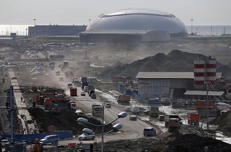 Die Baustelle des Olympiaparks in Sotschi. "Grüne Winterspiele" sehen anders aus.