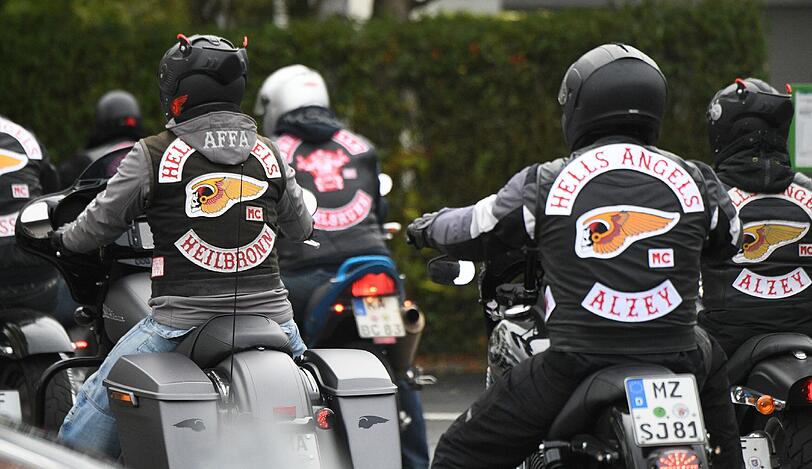 Hells Angels und Mitglieder befreundeter Rockergruppen aus mehreren Ländern bei der Beerdigung des  erschossenen Hells Angels-Chefs von Gießen, Aygün Mucuk.