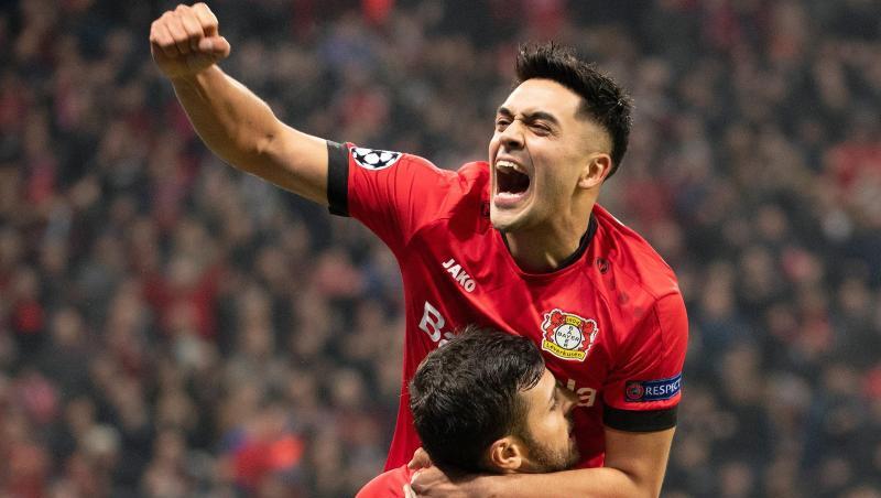 Leverkusens Kevin Volland (unten) freut sich mit Teamkollege Nadiem Amiri über sein Tor zum 2:0. Leverkusens Kevin Volland (unten) freut sich mit Teamkollege Nadiem Amiri über sein Tor zum 2:0.