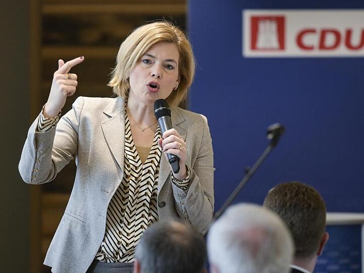 Julia Klöckner (CDU), Bundesministerin für Ernährung, Landwirtschaft und Verbraucherschutz, spricht bei einer Wahlkampfveranstaltung der Hamburgischen CDU. Foto: Axel Heimken/dpa