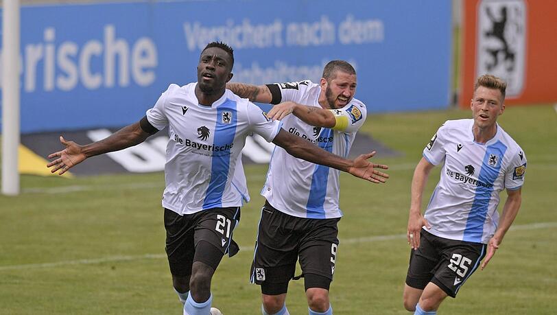 Prince Owusu (l.) spielte in der vergangenen Saison für die Sechzger.