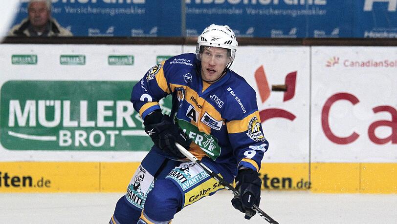 Der Kanadier Bryan Adams (35) hat seinen Vertrag beim EHC München um ein weiteres Jahr verlängert. Der Kanadier Bryan Adams (35) hat seinen Vertrag beim EHC München um ein weiteres Jahr verlängert.