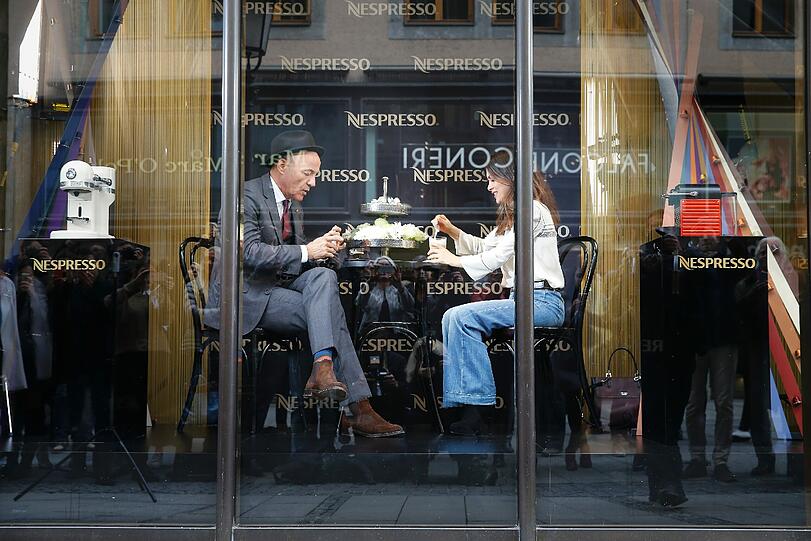 Viktoria und Heiner Lauterbach im Nespresso Pop-Up-Café in der Theatinerstraße.