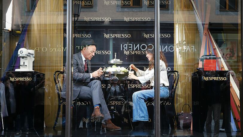 Viktoria und Heiner Lauterbach im Nespresso Pop-Up-Café in der Theatinerstraße. Viktoria und Heiner Lauterbach im Nespresso Pop-Up-Café in der Theatinerstraße.