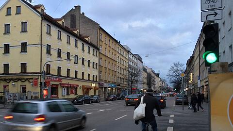 Radler leben an der Rosenheimer Straße gefährlich.