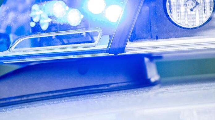 Ab Freitagmittag hätte der 42-Jährige seinen Führerschein bei der Polizei abholen können. (Symbolbild)