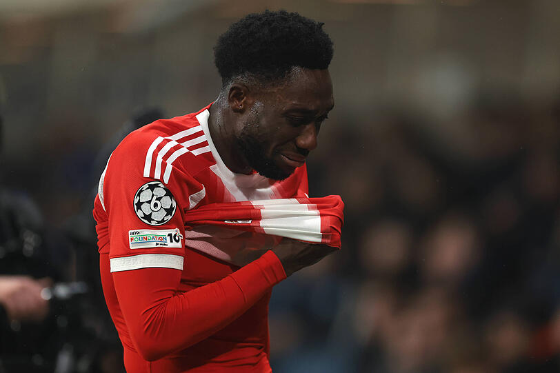 Unter Tr&auml;nen raus gegen Atalanta Bergamo: Davies.