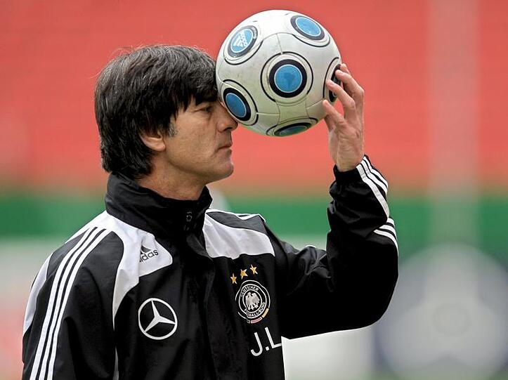 Bundestrainer Joachim Löw spricht sich gegen eine Winter-WM in Katar aus