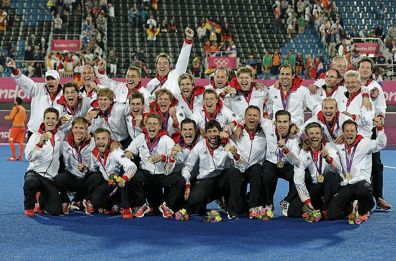 Die Männer der Hockey-Nationalmannschaft holen erwartungsgemäß, wie auch schon in Peking 2008, die Goldmedallie.