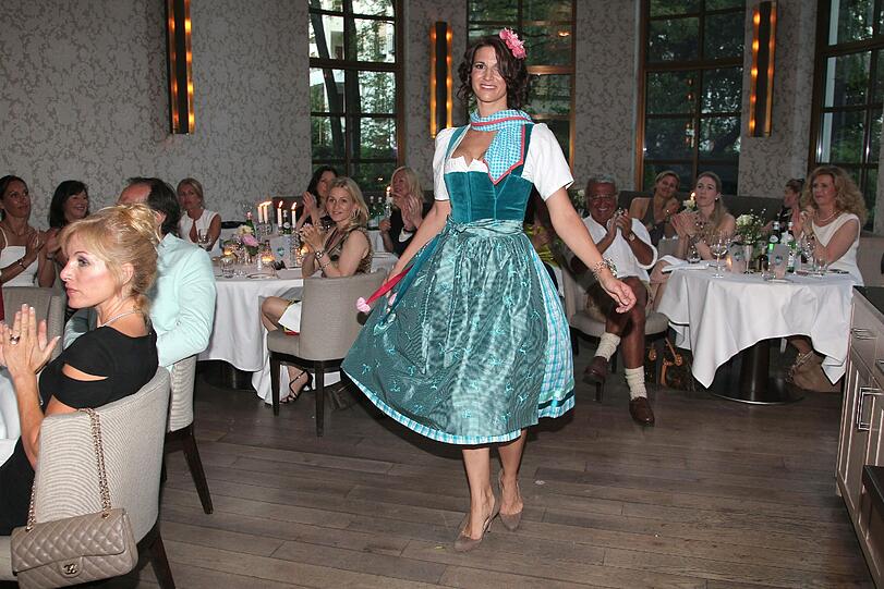 Promis bei der Schatzi-Modenschau in München: Die Bilder