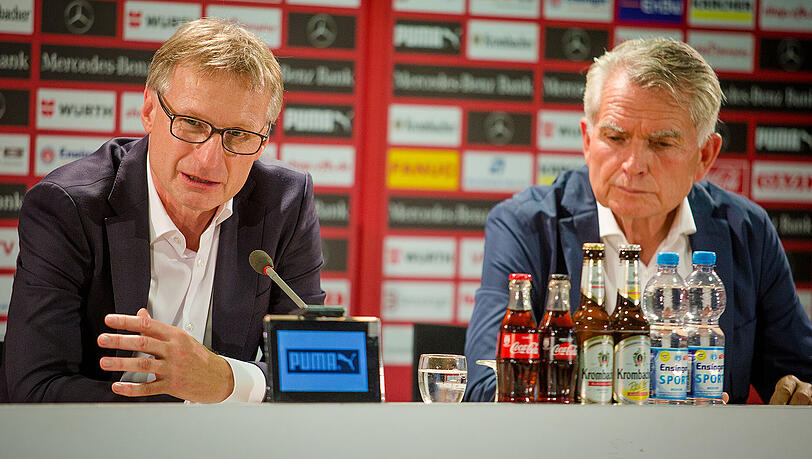 Michael Reschke (l.) bei seiner Vorstellung am Montag in Stuttgart. Neben ihm: VfB-Präsident Wolfgang Dietrich. Michael Reschke (l.) bei seiner Vorstellung am Montag in Stuttgart. Neben ihm: VfB-Präsident Wolfgang Dietrich.
